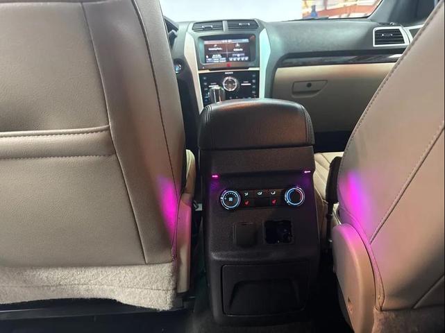 Photo of 2015 White Platinum Metallic Tri-Coat Ford Explorer