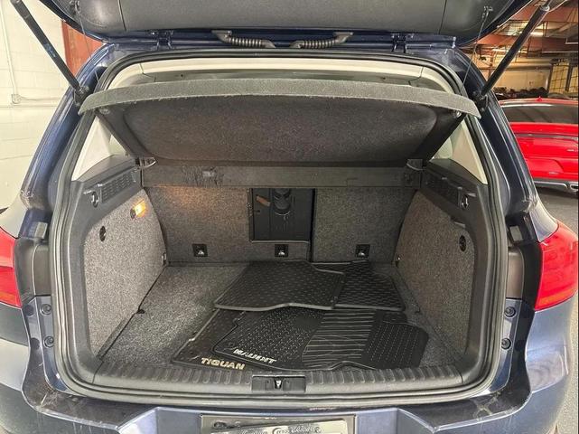 Photo of 2016 Night Blue Metallic Volkswagen Tiguan