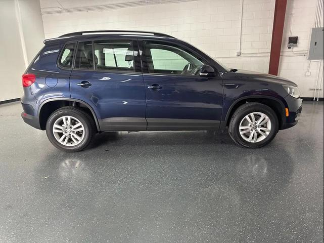 Photo of 2016 Night Blue Metallic Volkswagen Tiguan