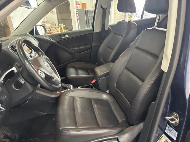 Photo of 2016 Night Blue Metallic Volkswagen Tiguan