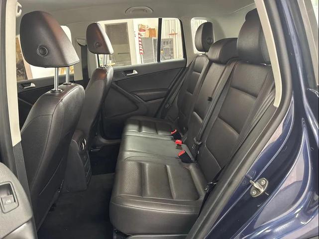 Photo of 2016 Night Blue Metallic Volkswagen Tiguan