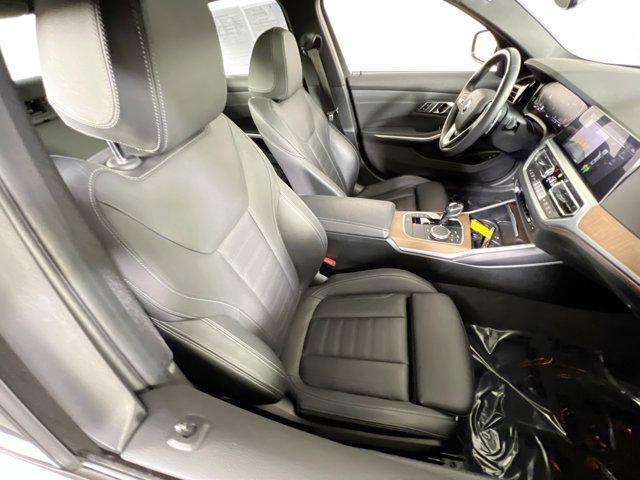 Photo of 2019 Black Sapphire Metallic BMW 330