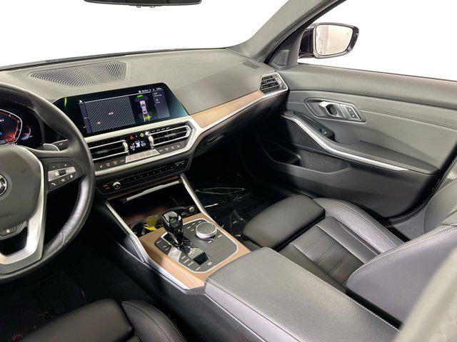 Photo of 2019 Black Sapphire Metallic BMW 330