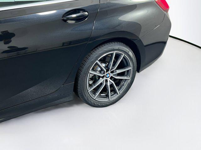 Photo of 2019 Black Sapphire Metallic BMW 330
