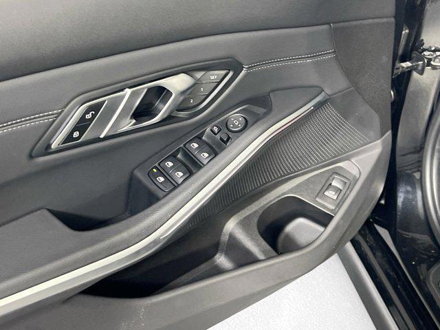 Photo of 2019 Black Sapphire Metallic BMW 330