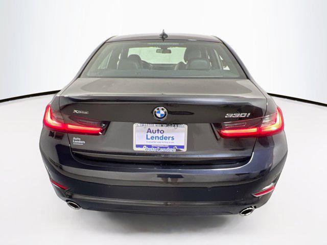 Photo of 2019 Black Sapphire Metallic BMW 330