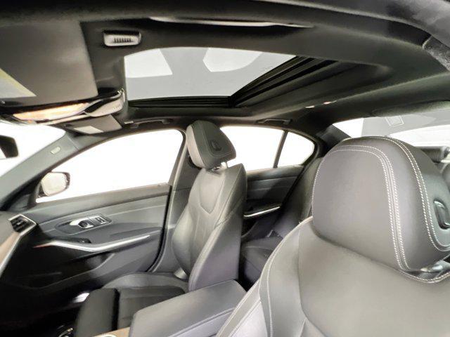 Photo of 2019 Black Sapphire Metallic BMW 330
