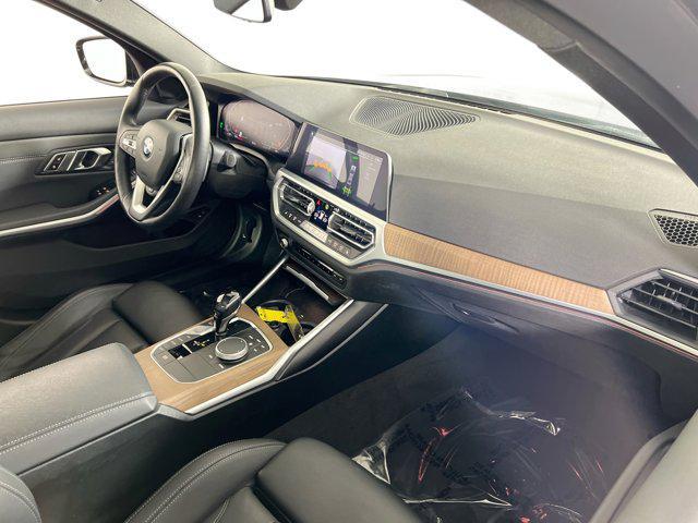Photo of 2019 Black Sapphire Metallic BMW 330
