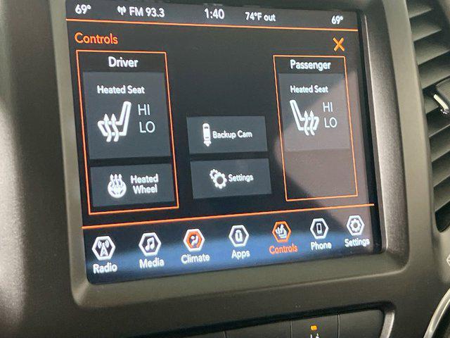 Photo of 2022 Bright White Clearcoat Jeep Cherokee