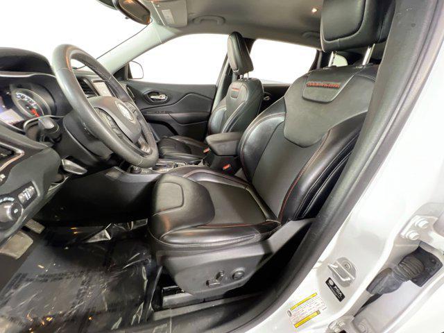 Photo of 2022 Bright White Clearcoat Jeep Cherokee