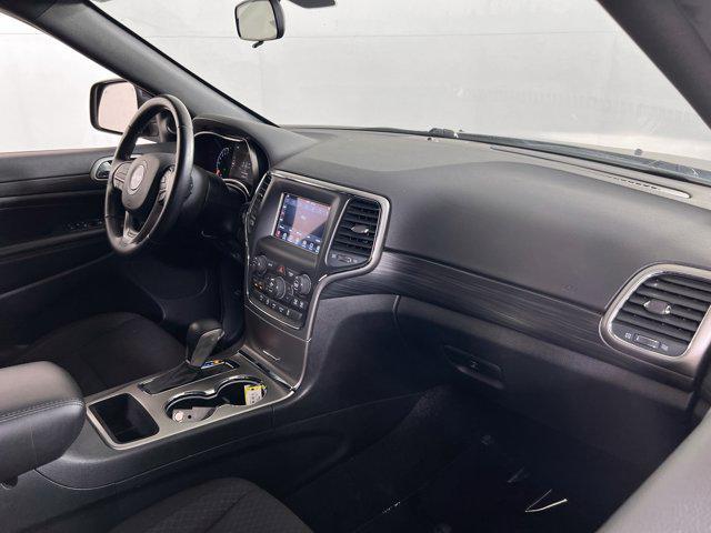 Photo of 2021 Diamond Black Crystal Pearlcoat Jeep Grand Cherokee