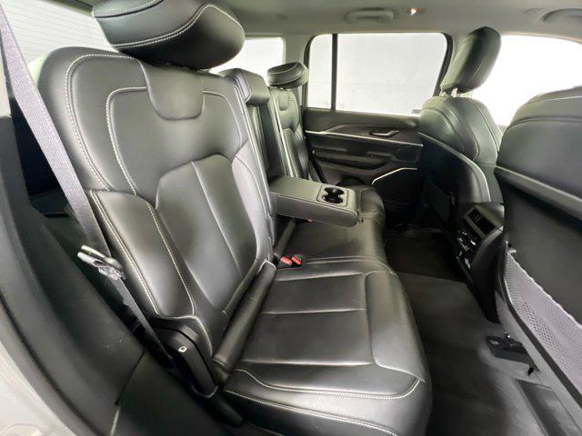Photo of 2022 Silver Zynith Jeep Grand Cherokee
