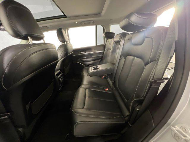 Photo of 2022 Silver Zynith Jeep Grand Cherokee