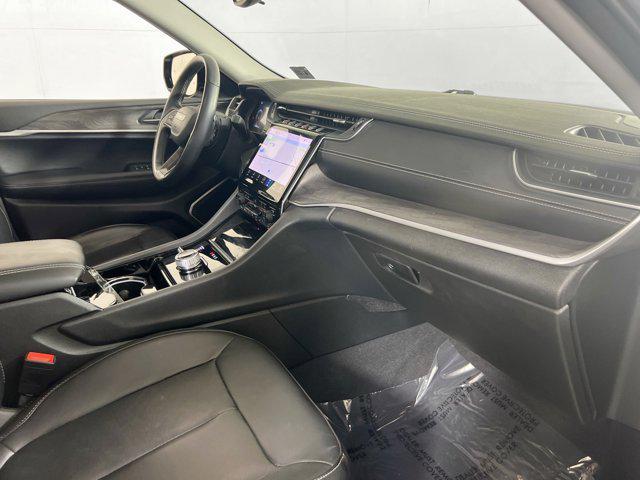 Photo of 2022 Silver Zynith Jeep Grand Cherokee