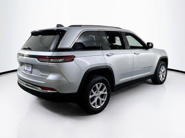 Photo of 2022 Silver Zynith Jeep Grand Cherokee