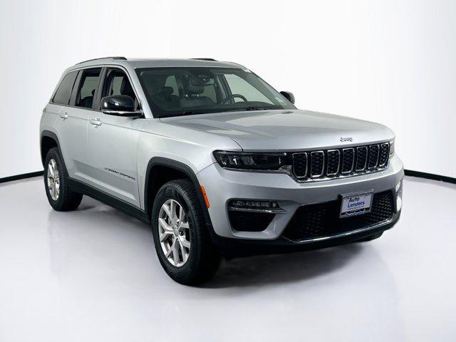 Photo of 2022 Silver Zynith Jeep Grand Cherokee