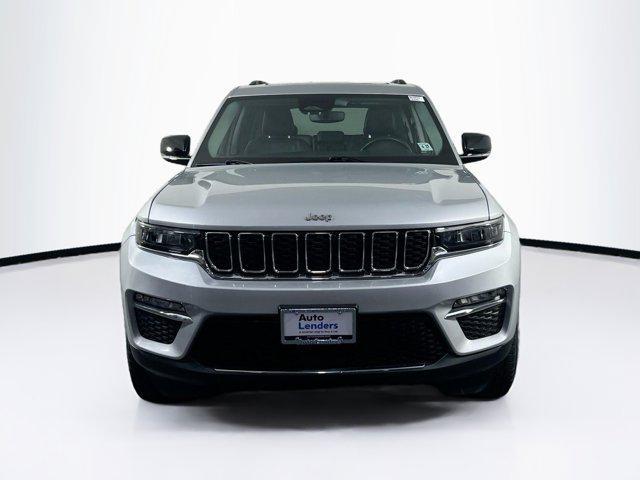 Photo of 2022 Silver Zynith Jeep Grand Cherokee