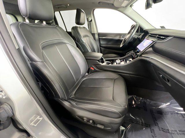 Photo of 2022 Silver Zynith Jeep Grand Cherokee