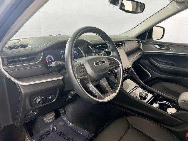 Photo of 2022 Silver Zynith Jeep Grand Cherokee