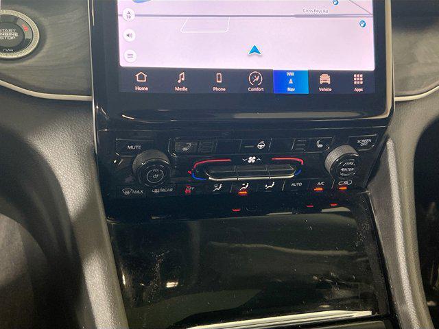 Photo of 2022 Silver Zynith Jeep Grand Cherokee