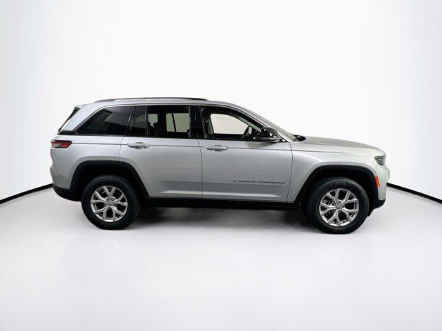 Photo of 2022 Silver Zynith Jeep Grand Cherokee