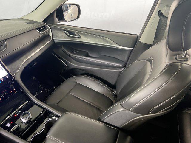 Photo of 2022 Silver Zynith Jeep Grand Cherokee