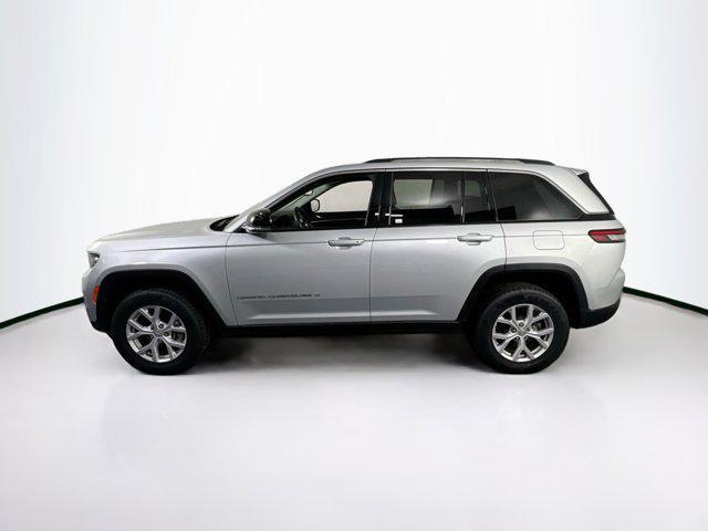 Photo of 2022 Silver Zynith Jeep Grand Cherokee