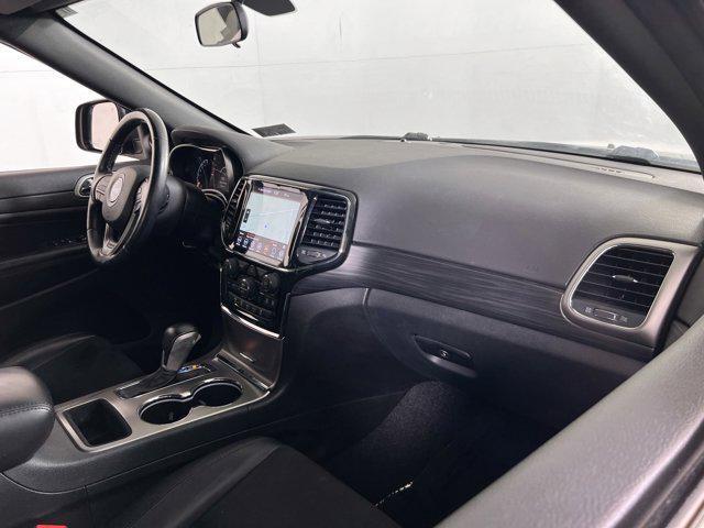 Photo of 2021 Diamond Black Crystal Pearlcoat Jeep Grand Cherokee
