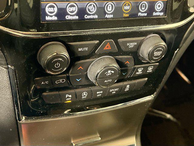 Photo of 2021 Diamond Black Crystal Pearlcoat Jeep Grand Cherokee