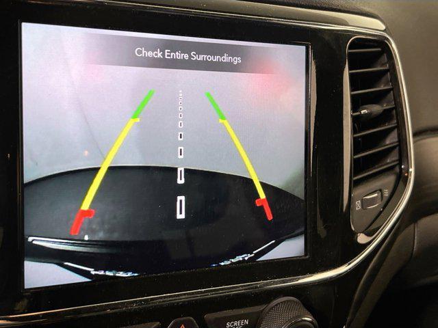Photo of 2021 Diamond Black Crystal Pearlcoat Jeep Grand Cherokee