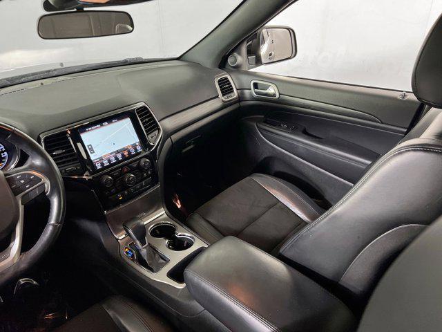 Photo of 2021 Diamond Black Crystal Pearlcoat Jeep Grand Cherokee