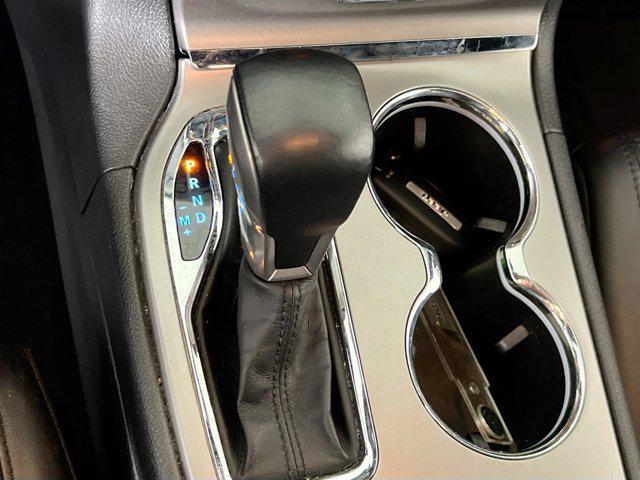 Photo of 2021 Diamond Black Crystal Pearlcoat Jeep Grand Cherokee