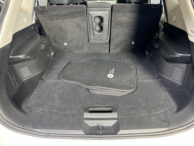Photo of 2019 Pearl White Tricoat Nissan Rogue