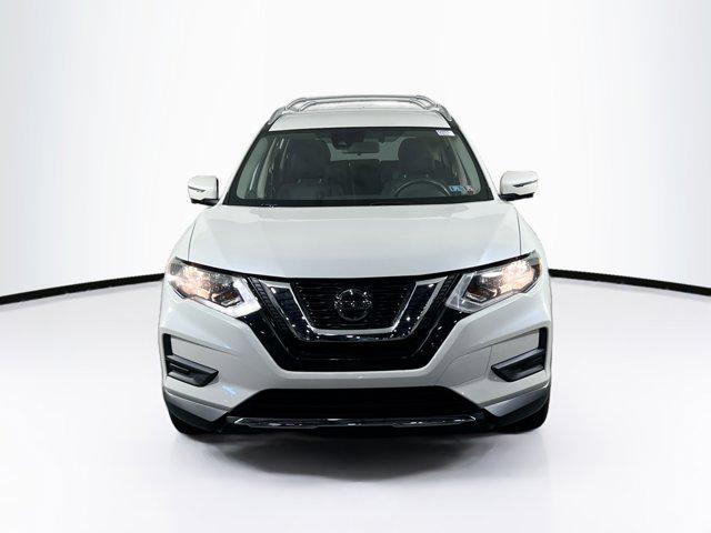 Photo of 2019 Pearl White Tricoat Nissan Rogue