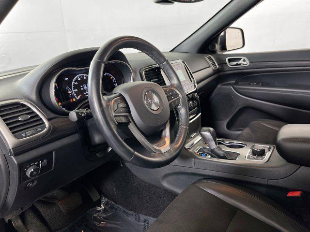 Photo of 2022 Bright White Clearcoat Jeep Grand Cherokee