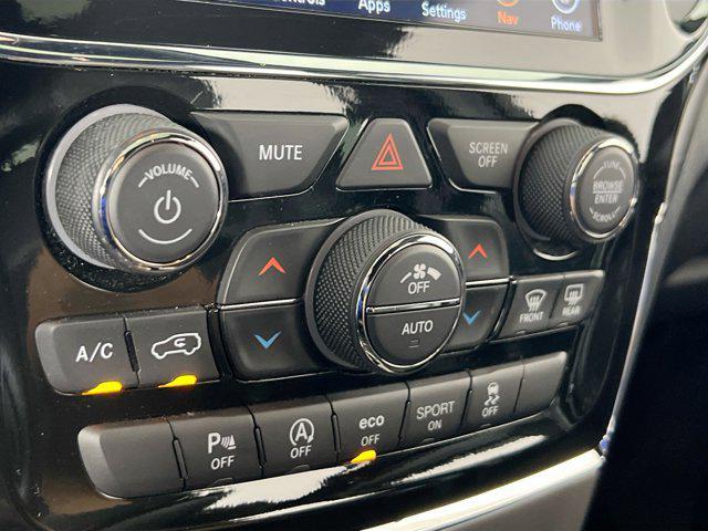 Photo of 2022 Bright White Clearcoat Jeep Grand Cherokee