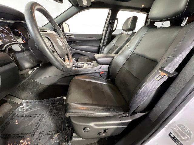 Photo of 2022 Bright White Clearcoat Jeep Grand Cherokee