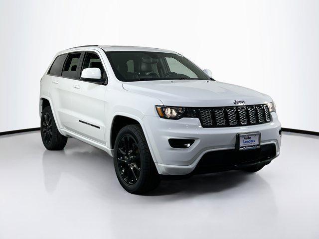Photo of 2022 Bright White Clearcoat Jeep Grand Cherokee