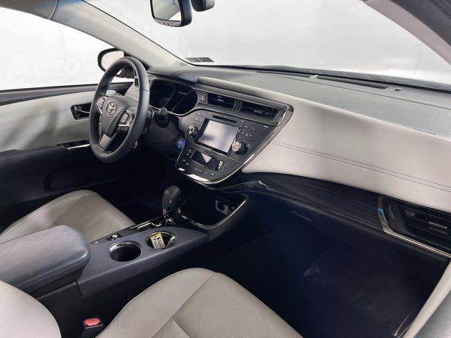 Photo of 2015 Celestial Silver Metallic Toyota Avalon Hybrid