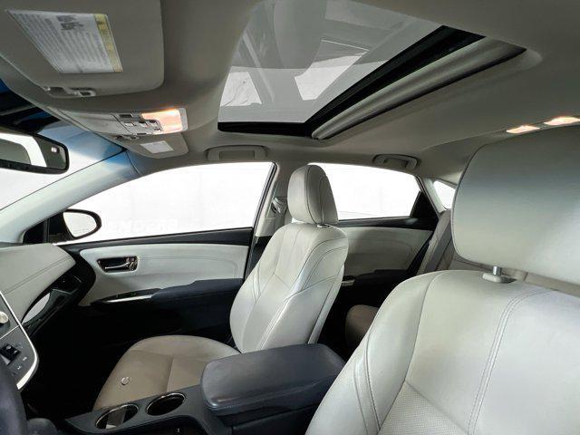 Photo of 2015 Celestial Silver Metallic Toyota Avalon Hybrid