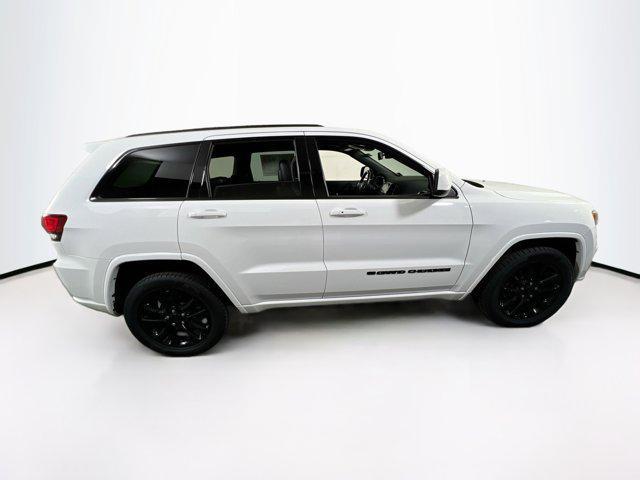 Photo of 2022 Bright White Clearcoat Jeep Grand Cherokee
