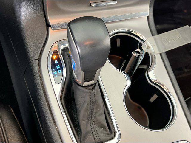 Photo of 2022 Bright White Clearcoat Jeep Grand Cherokee