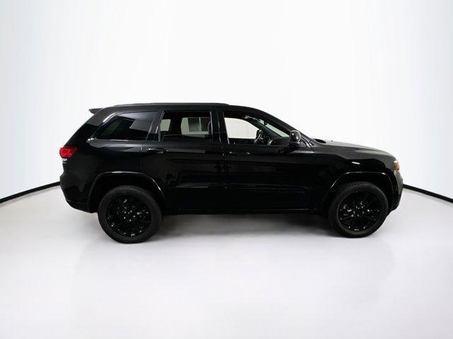 Photo of 2022 Diamond Black Crystal Pearlcoat Jeep Grand Cherokee