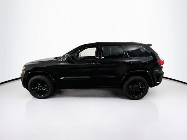 Photo of 2022 Diamond Black Crystal Pearlcoat Jeep Grand Cherokee