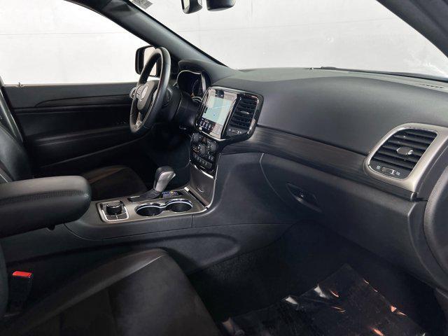 Photo of 2022 Diamond Black Crystal Pearlcoat Jeep Grand Cherokee