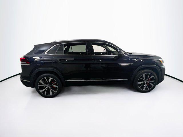 Photo of 2024 Deep Black Pearl Volkswagen Atlas Cross Sport