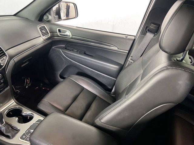 Photo of 2022 Bright White Clearcoat Jeep Grand Cherokee