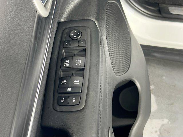 Photo of 2022 Bright White Clearcoat Jeep Grand Cherokee
