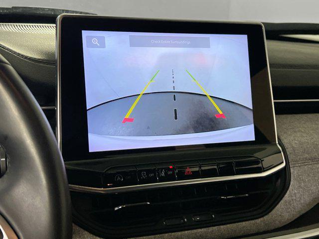 Photo of 2022 Bright White Clearcoat Jeep Compass
