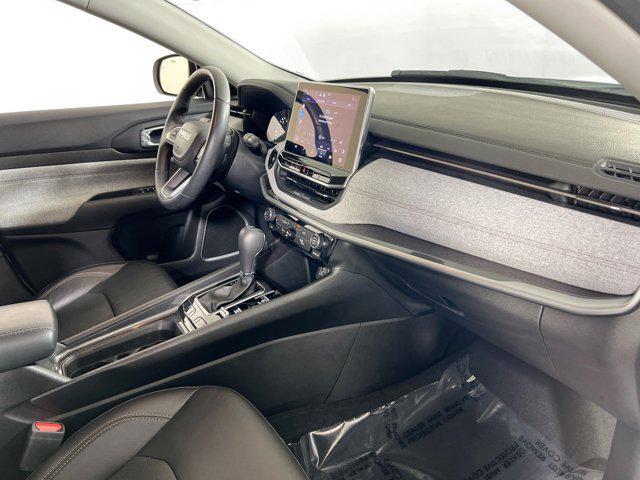 Photo of 2022 Bright White Clearcoat Jeep Compass